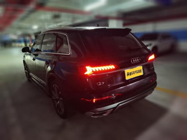 Audi Q7 2022 thumb 2
