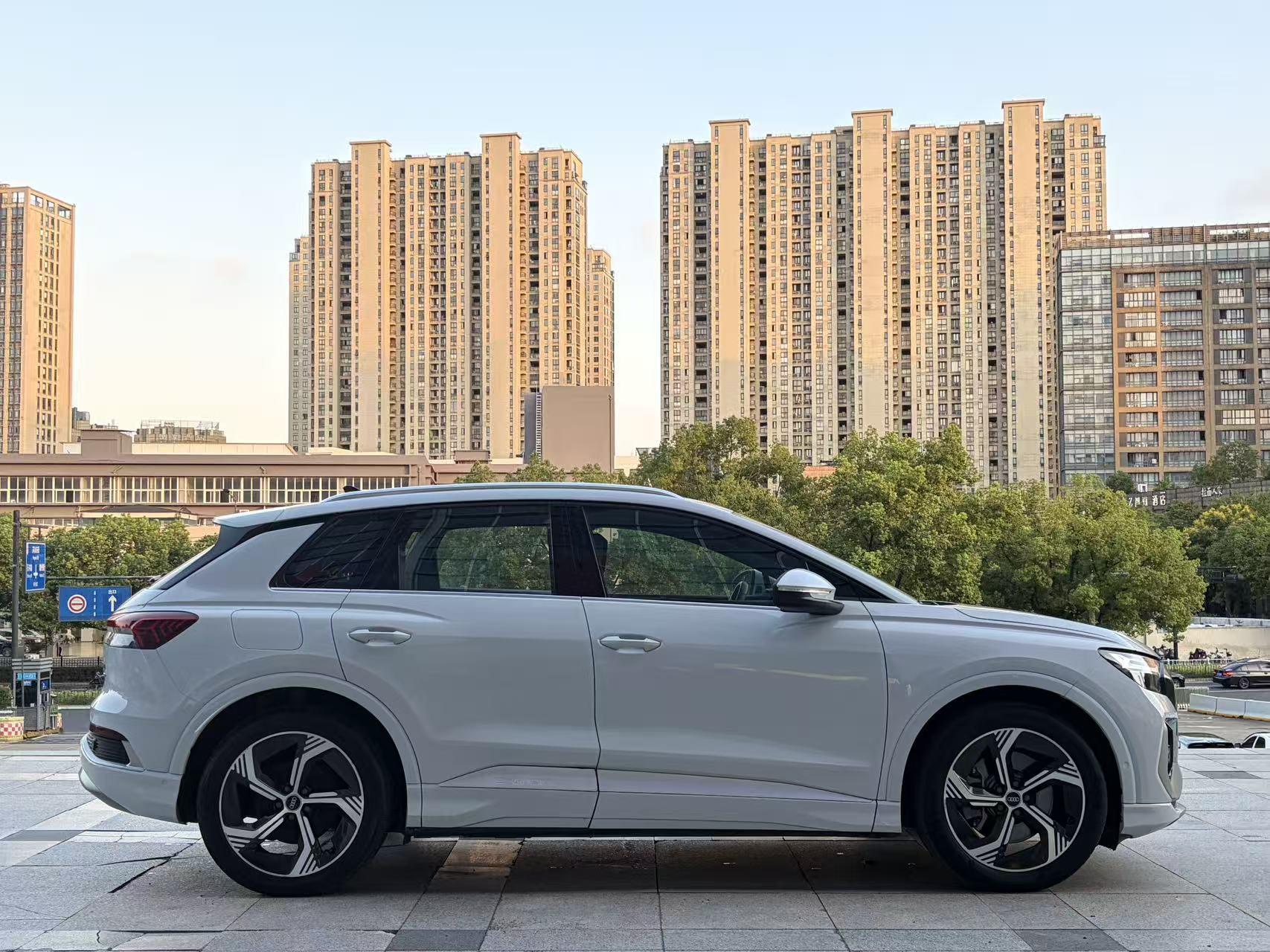 Audi Q4 e-tron 2023 thumb 5