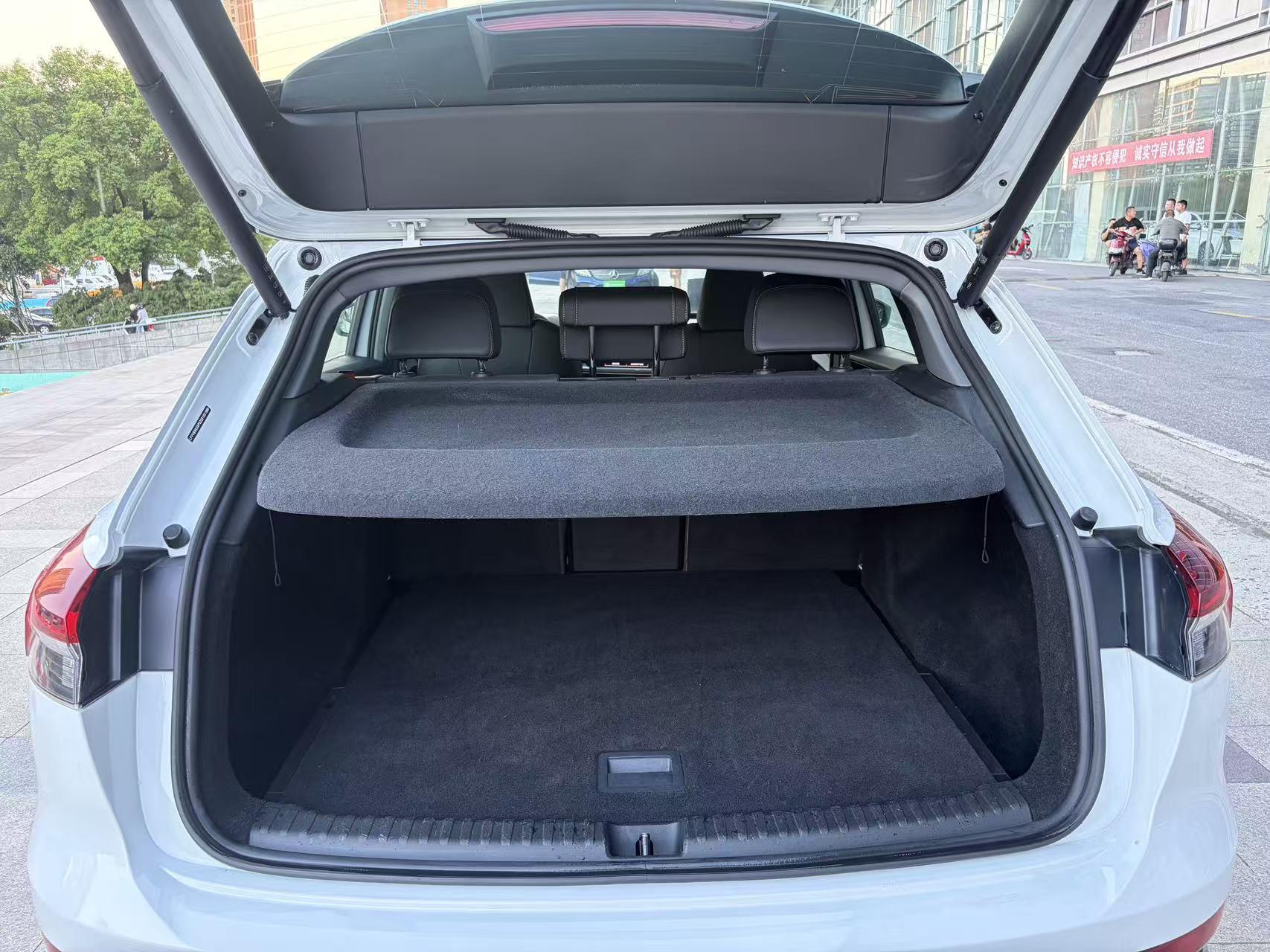 Audi Q4 e-tron 2023 thumb 12