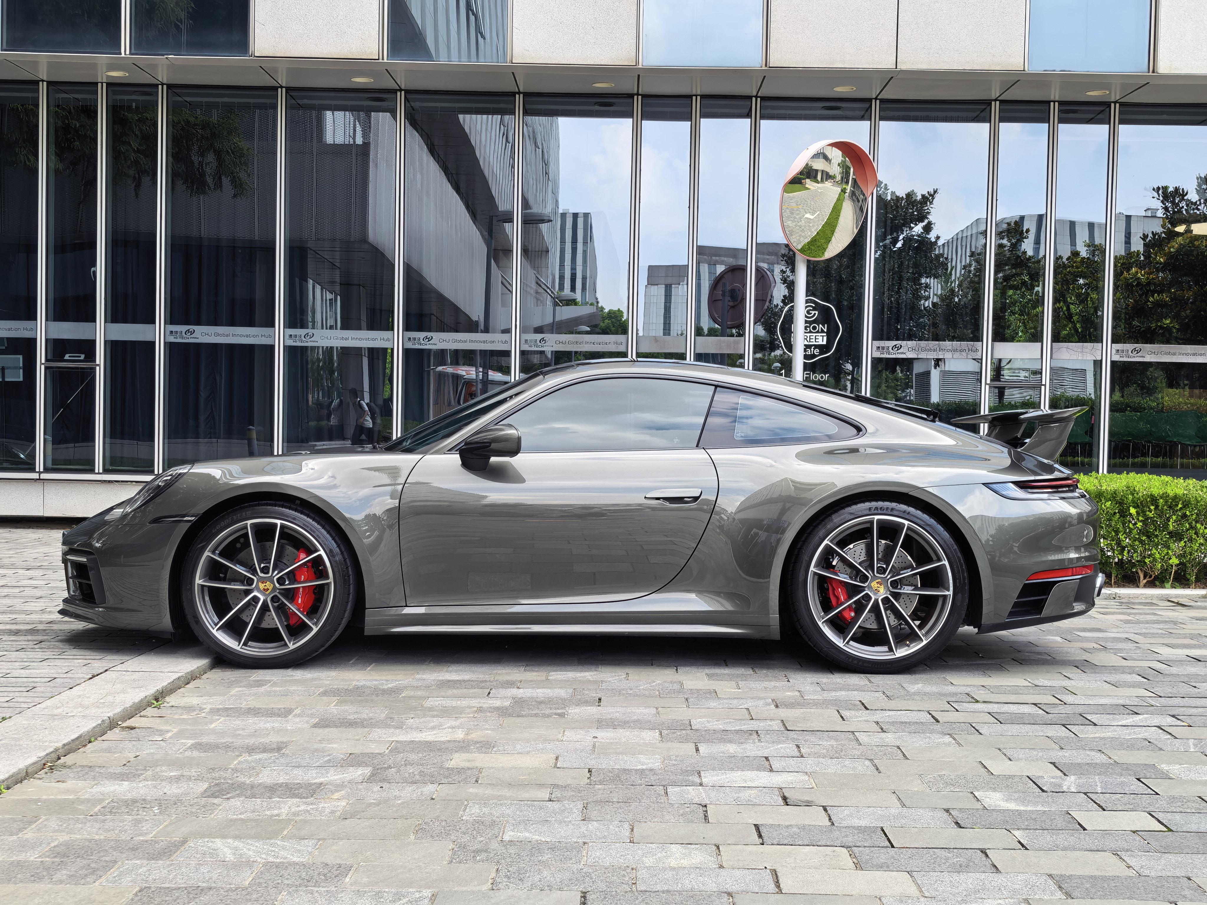 Porsche 911 2023 thumb 2