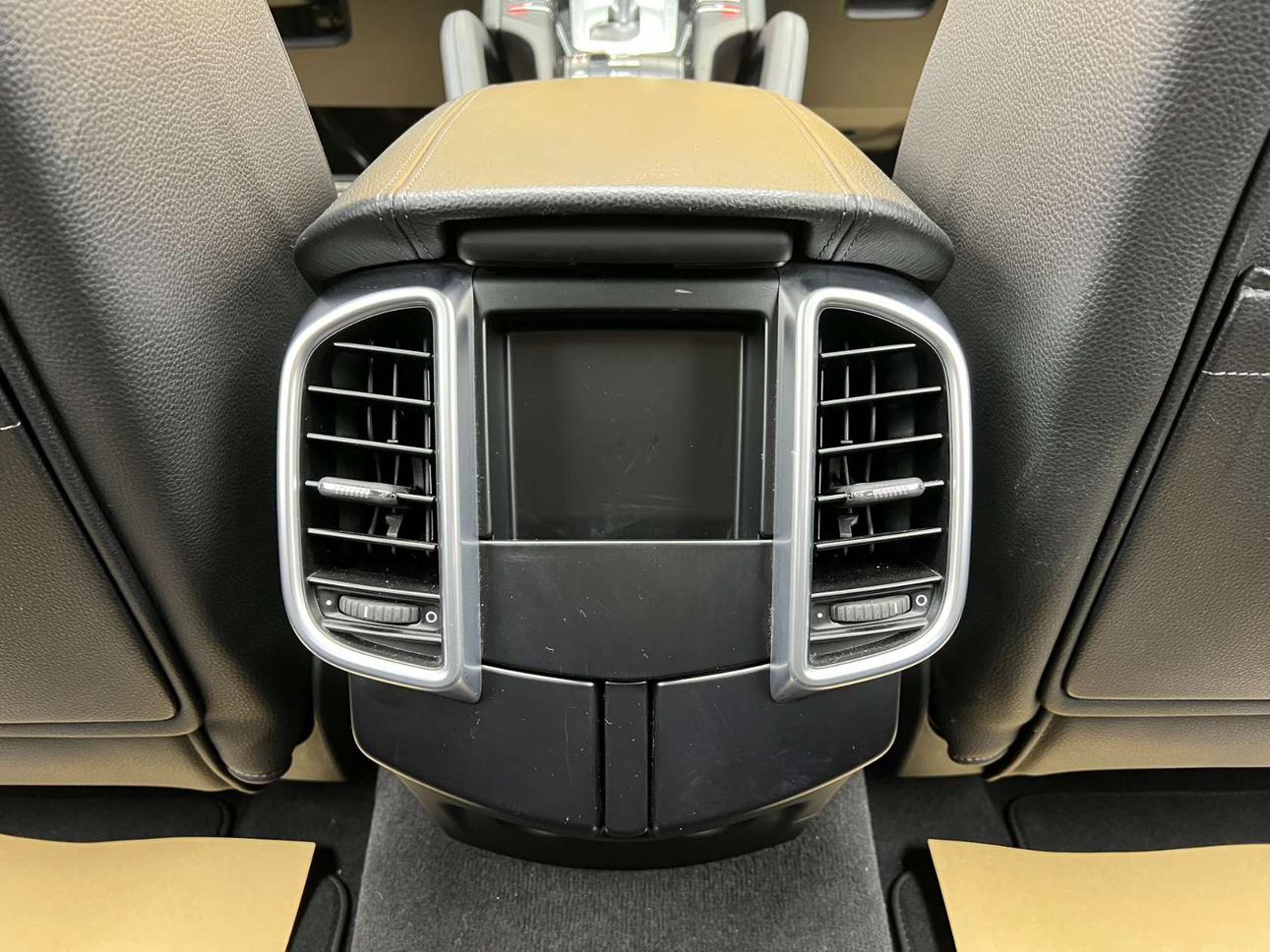 Porsche Cayenne 2016 thumb 8