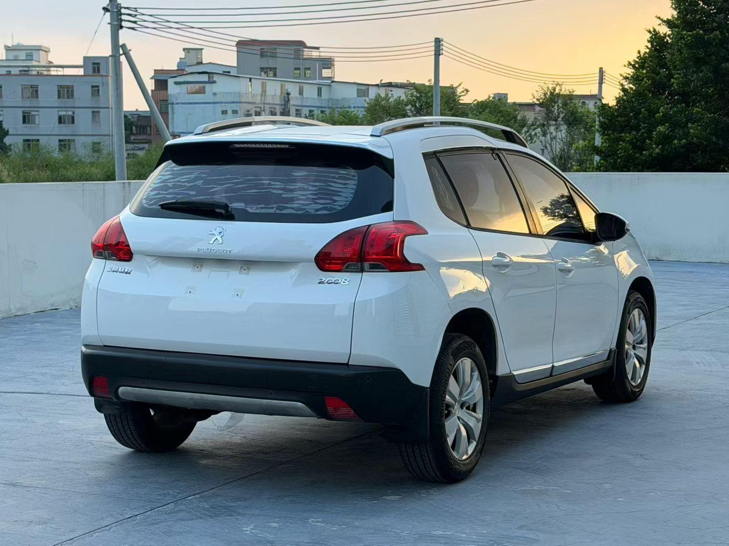 Peugeot 2008 2014 thumb 4