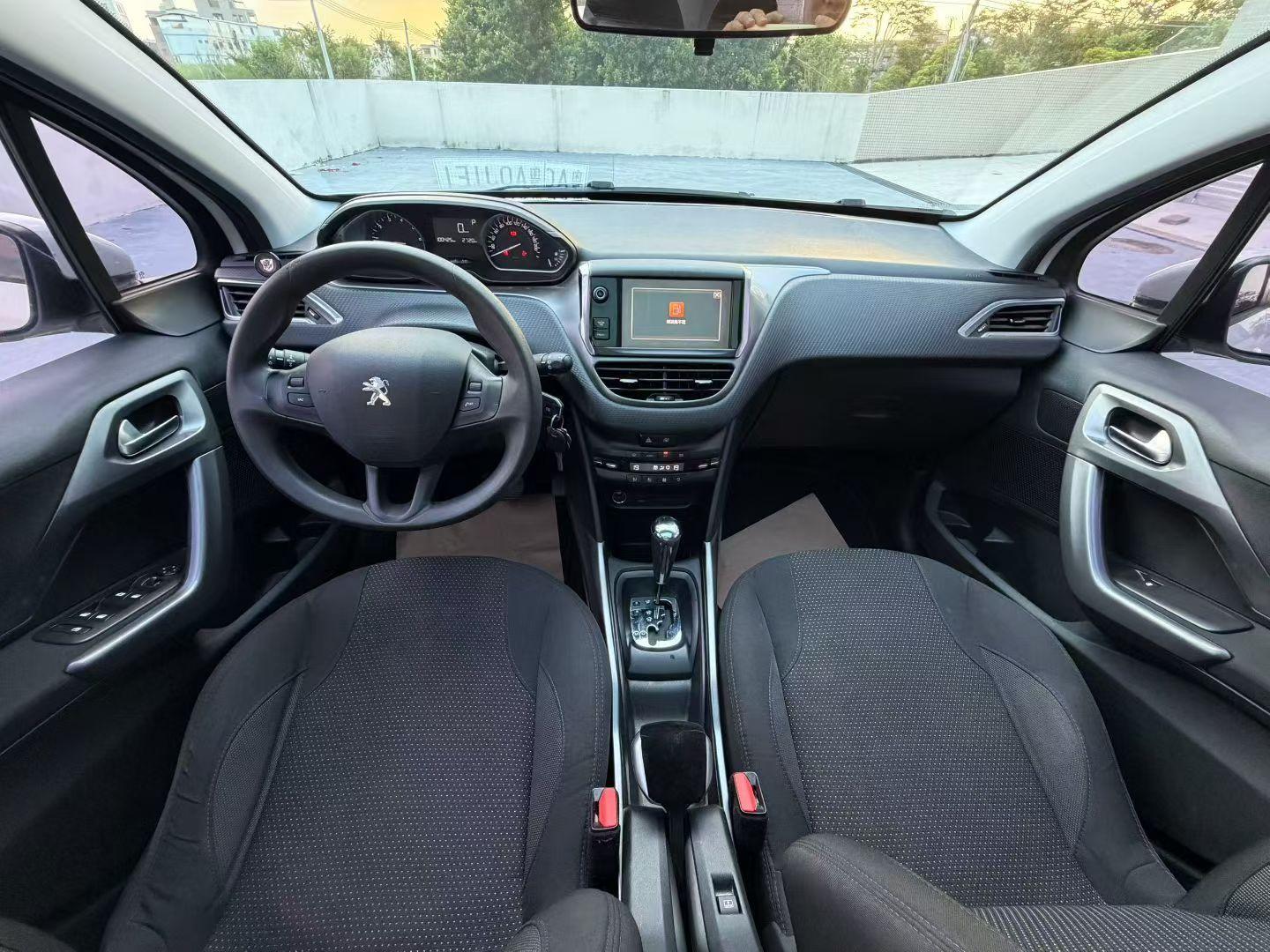Peugeot 2008 2014 thumb 5