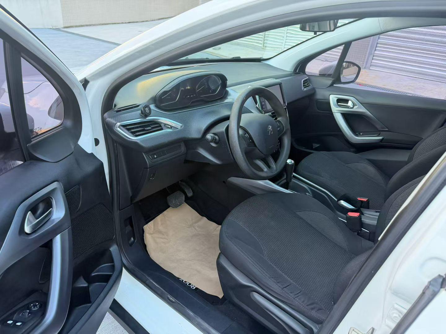 Peugeot 2008 2014 thumb 6