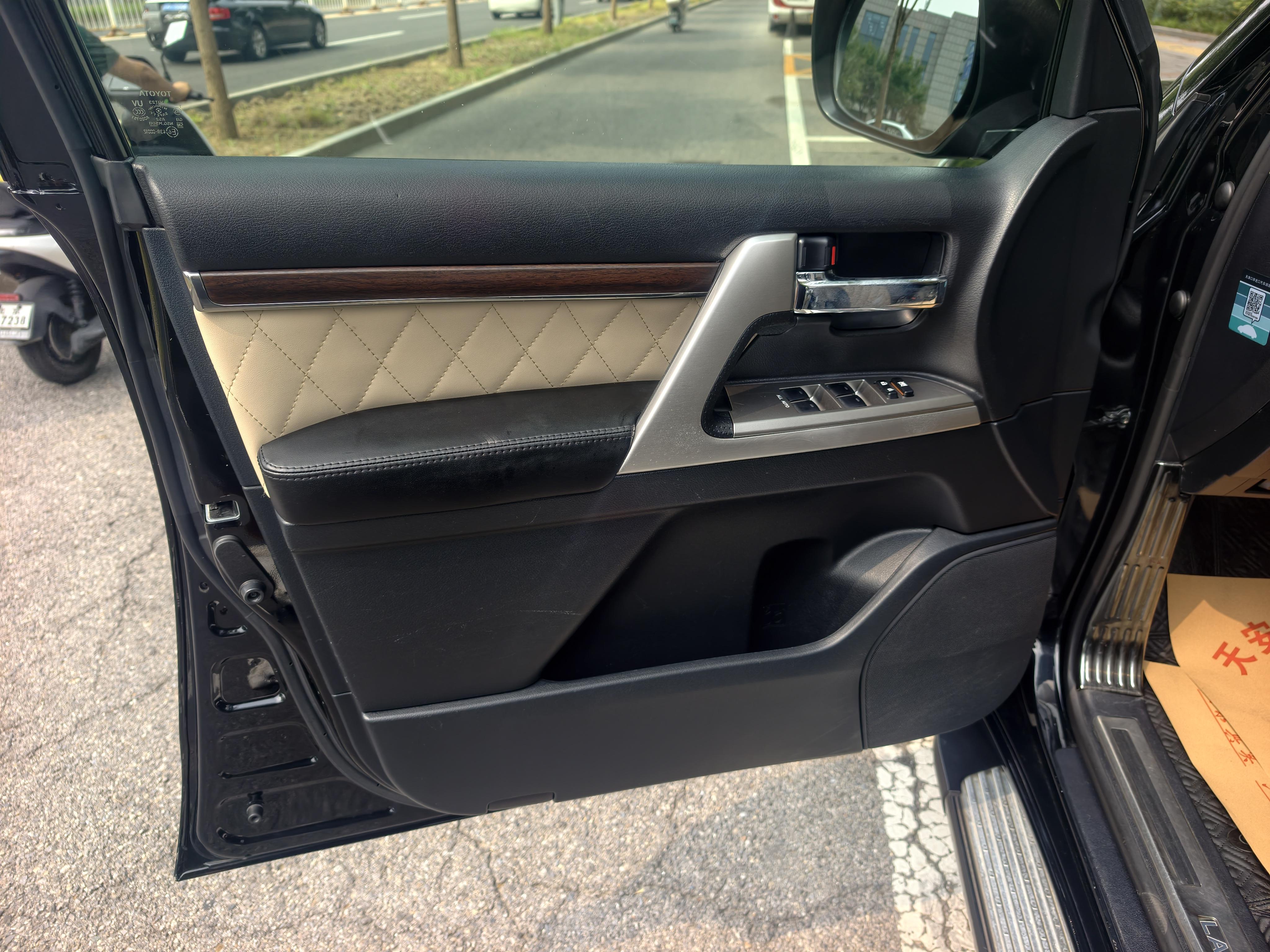 Toyota Land Cruiser 2019 thumb 7