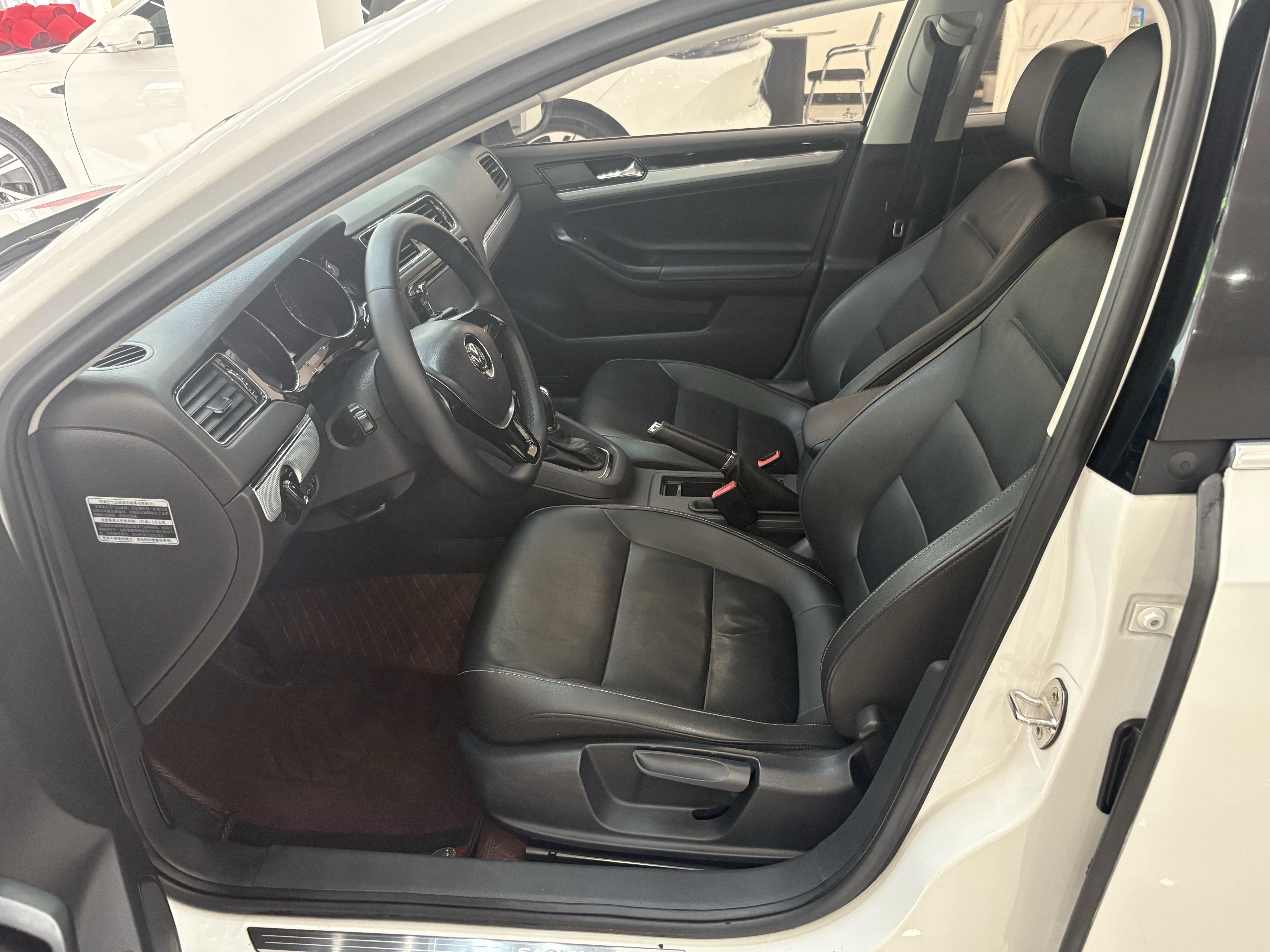 Volkswagen Sagitar 2015 thumb 6
