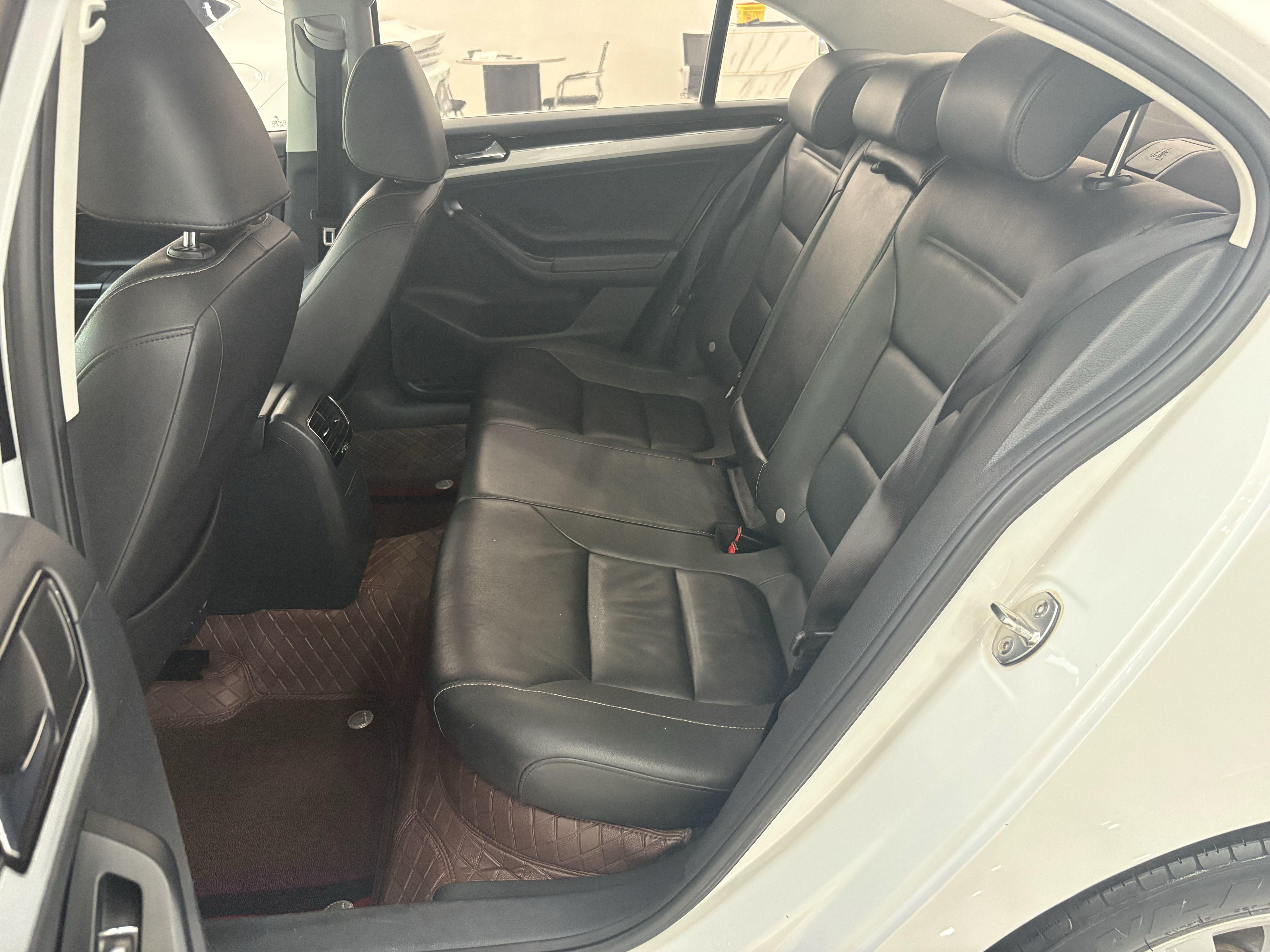 Volkswagen Sagitar 2015 thumb 7