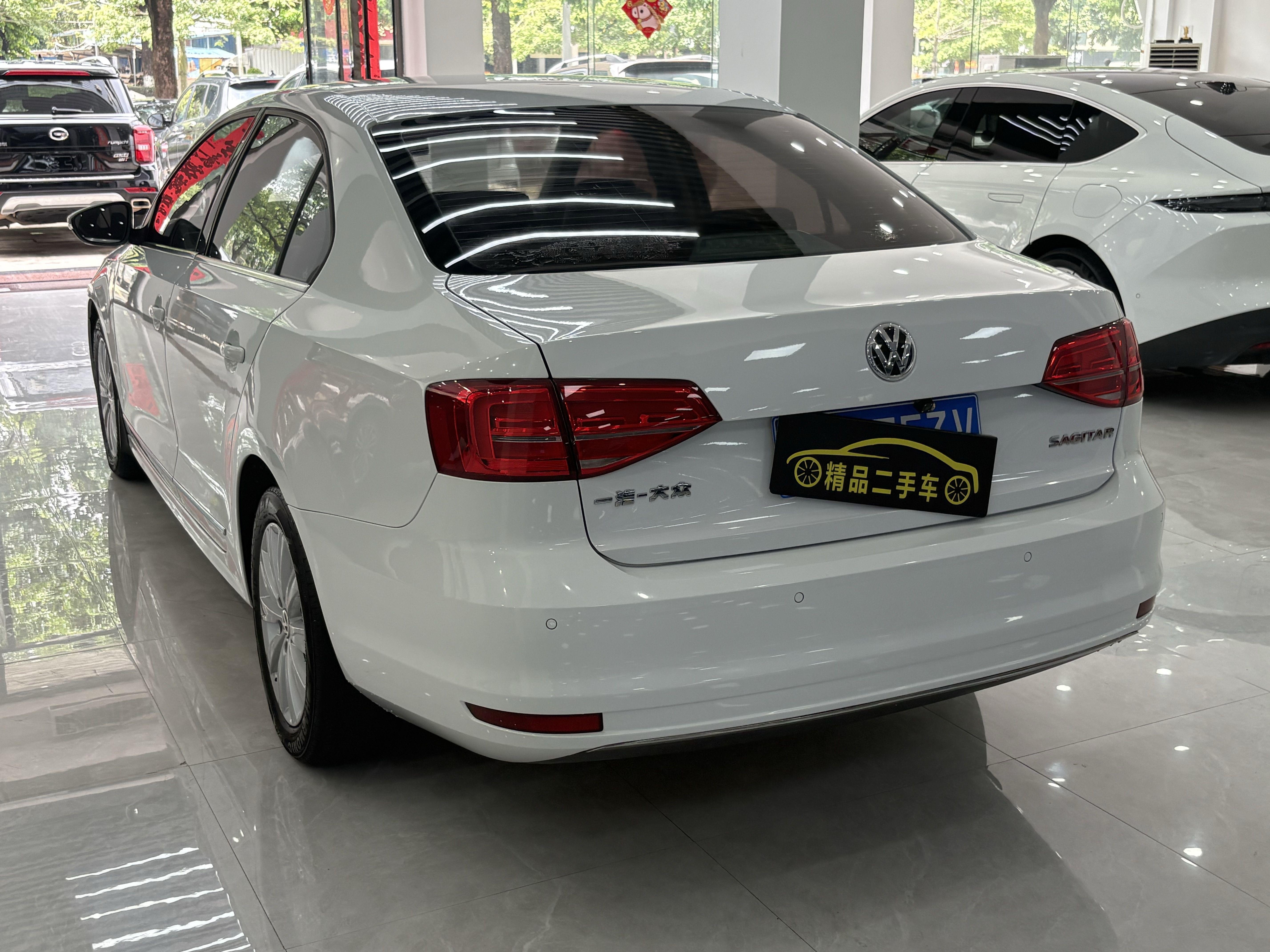 Volkswagen Sagitar 2015 thumb 11