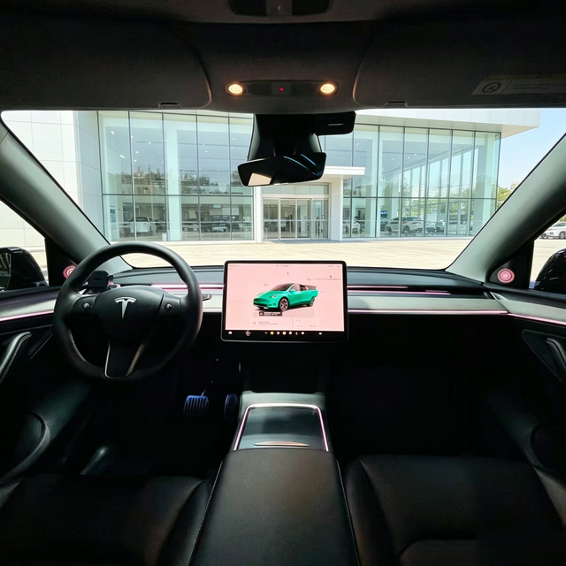 Tesla Model Y 2024 thumb 6