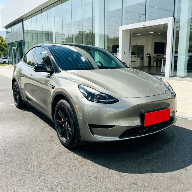 Tesla Model Y 2022 thumb 11
