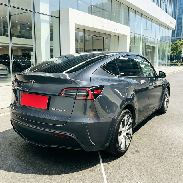 Tesla Model Y 2022 thumb 4