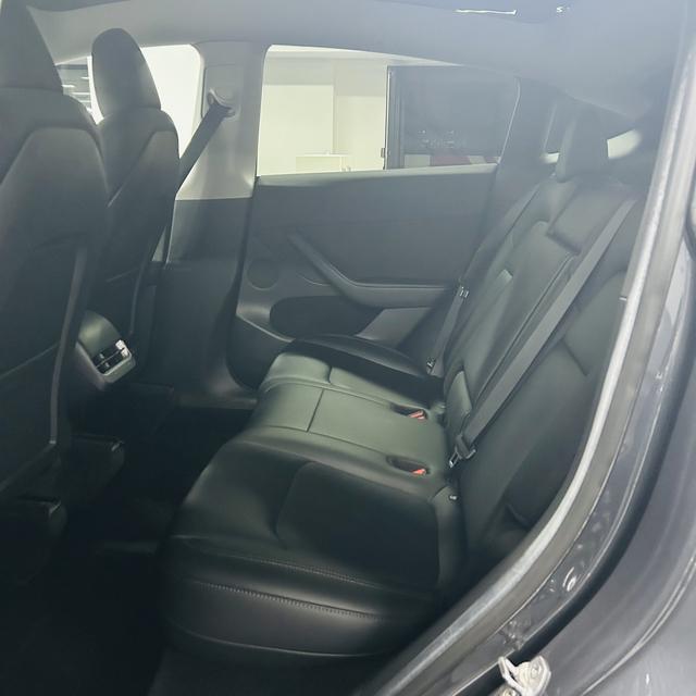 Tesla Model Y 2022 thumb 8