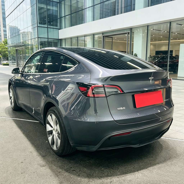 Tesla Model Y 2022 thumb 12