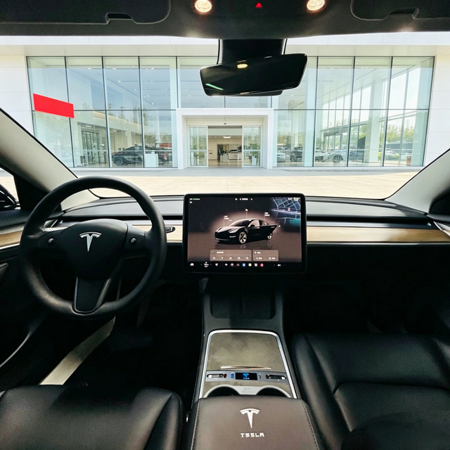 Tesla Model 3 2022 thumb 5