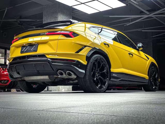 Lamborghini Urus 2022 thumb 3