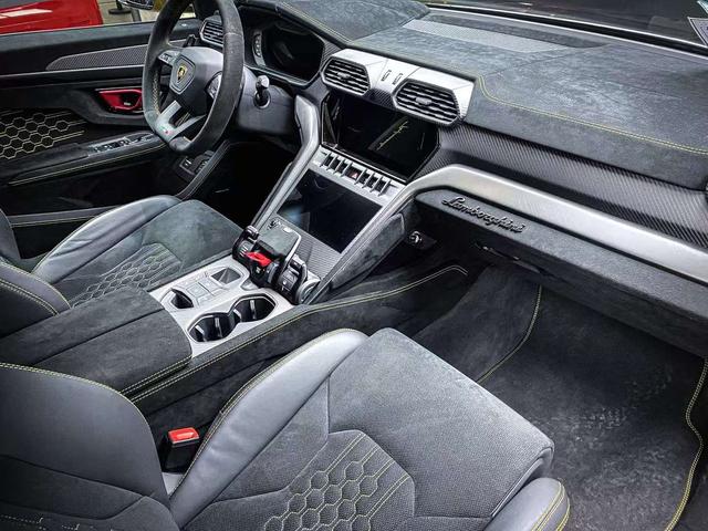 Lamborghini Urus 2022 thumb 11