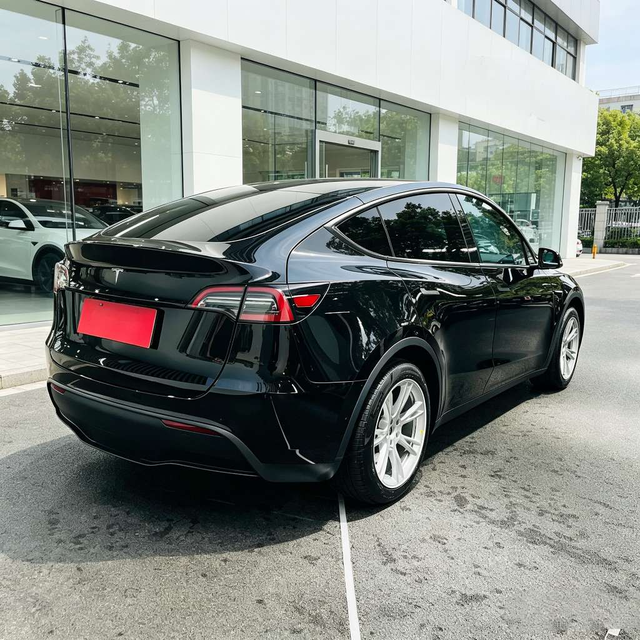 Tesla Model Y 2022 thumb 3