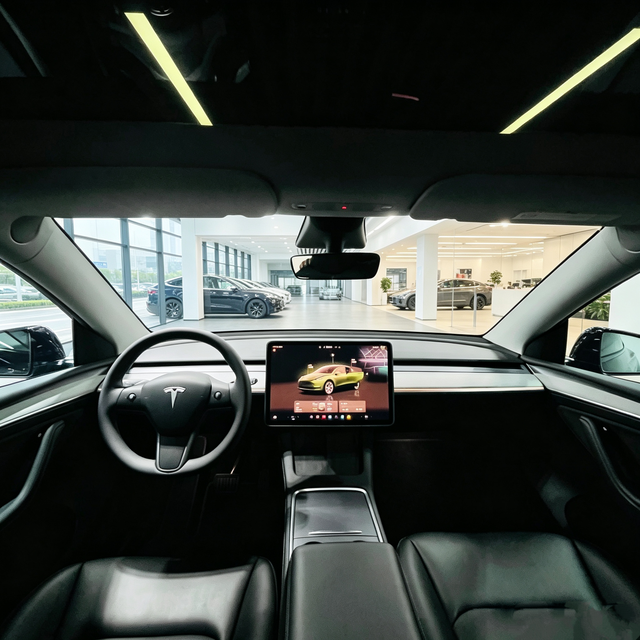 Tesla Model Y 2022 thumb 6