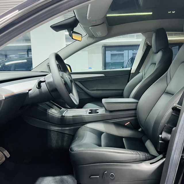 Tesla Model Y 2022 thumb 7