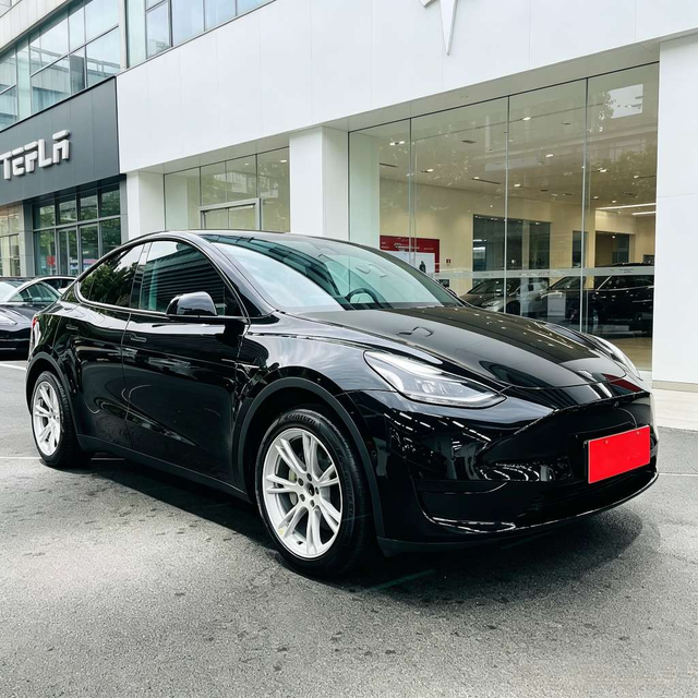 Tesla Model Y 2022 thumb 10