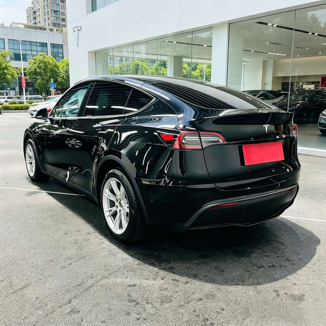 Tesla Model Y 2022 thumb 11