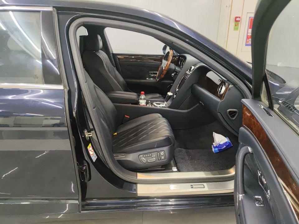 Bentley Fei Chi 2013 thumb 2