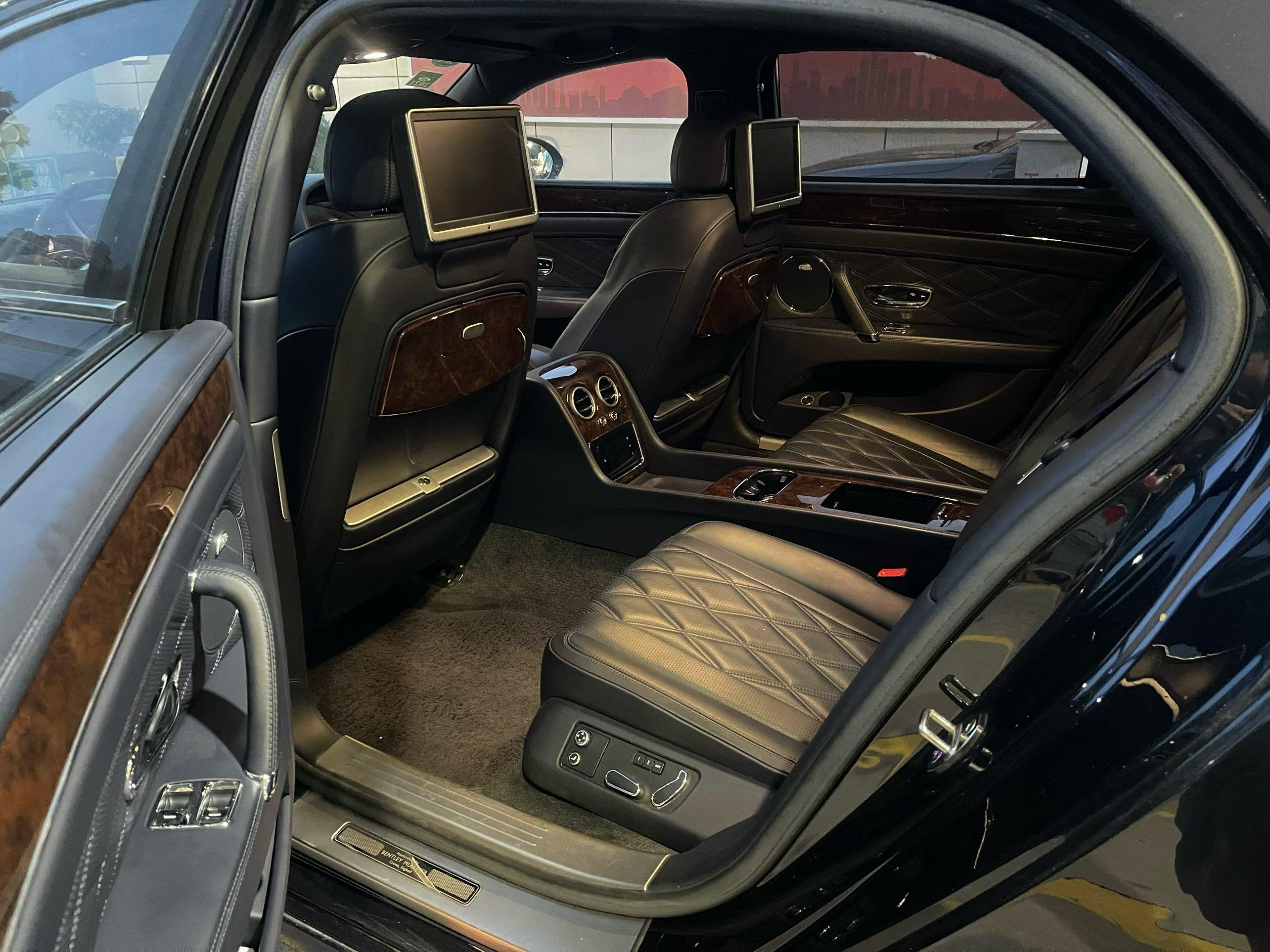 Bentley Fei Chi 2013 thumb 5