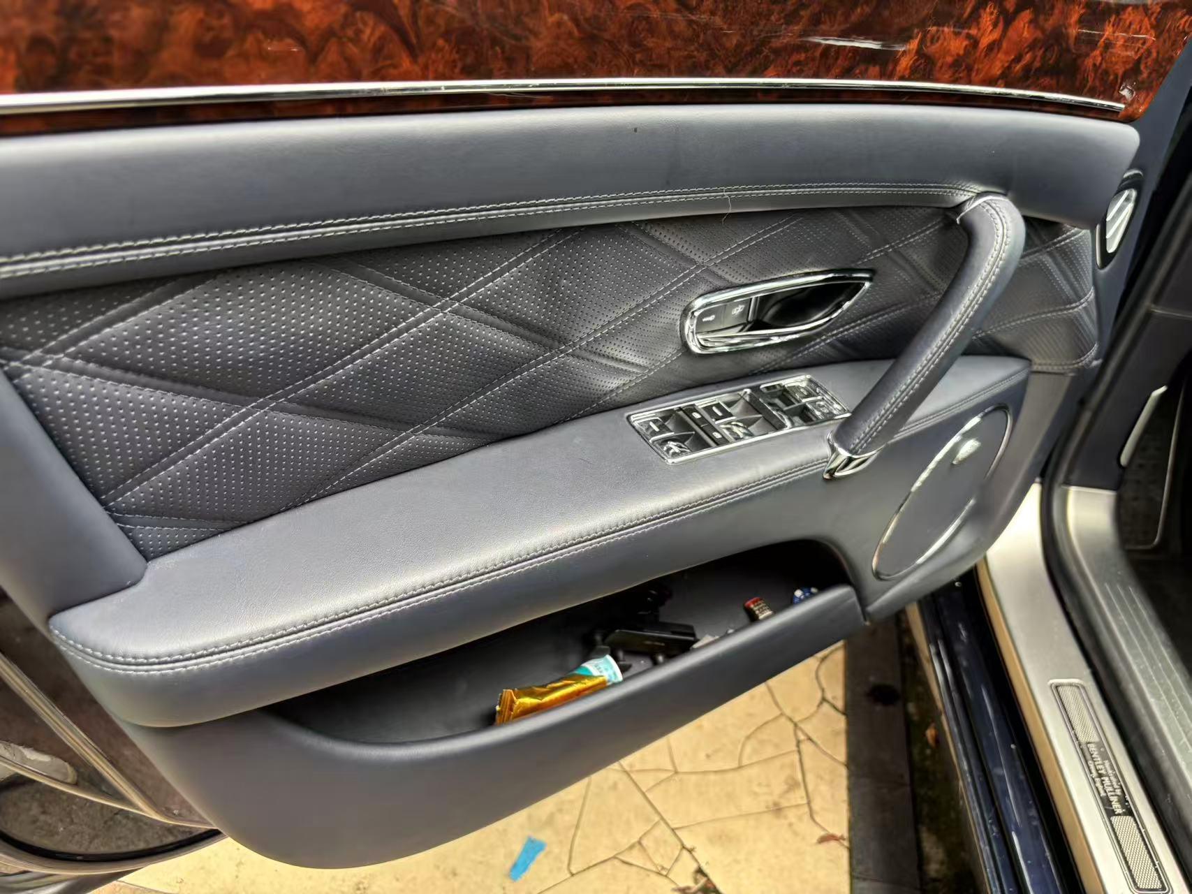 Bentley Fei Chi 2013 thumb 7