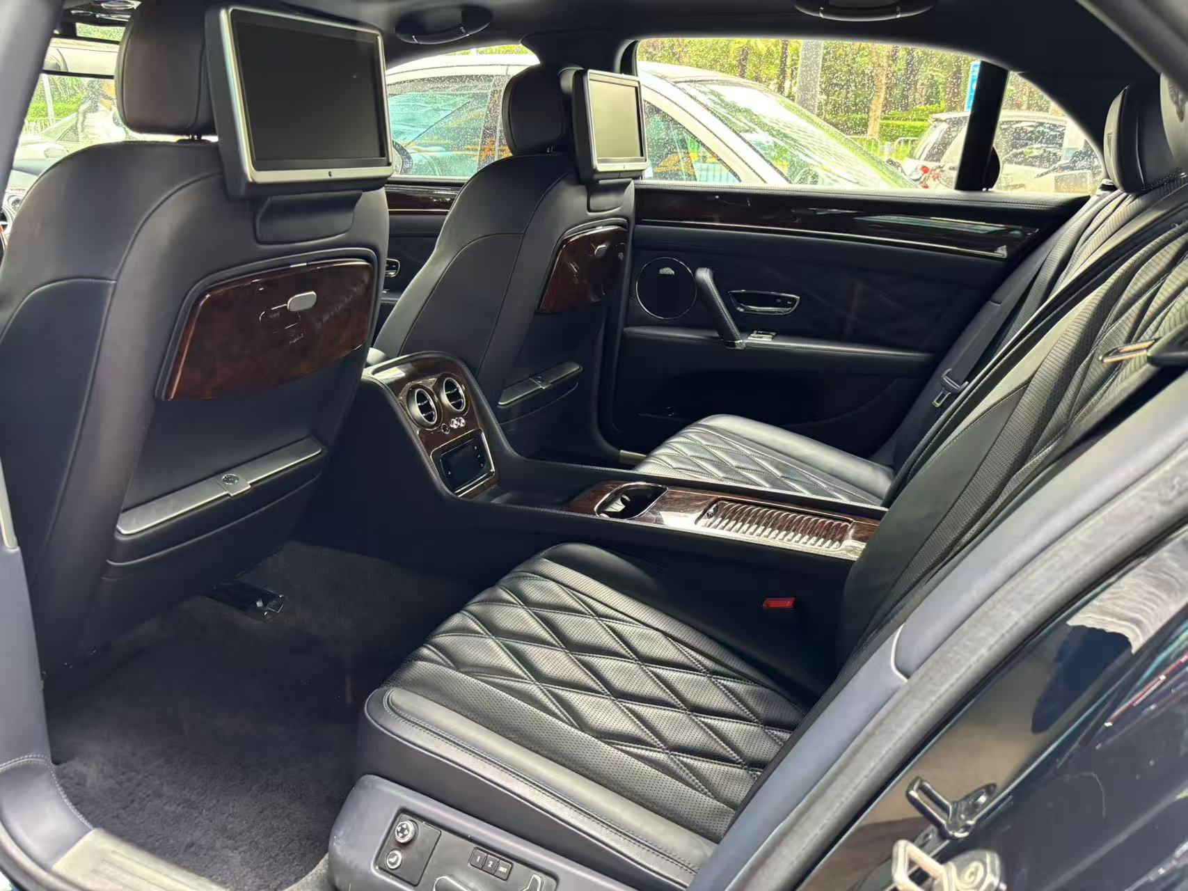 Bentley Fei Chi 2013 thumb 8