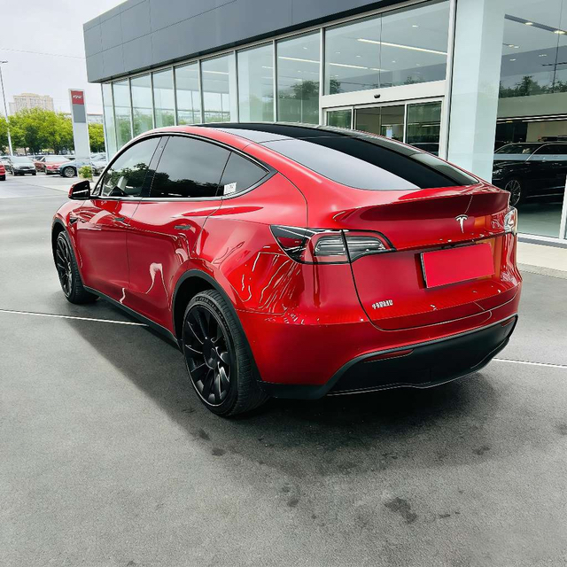 Tesla Model Y 2022 thumb 2