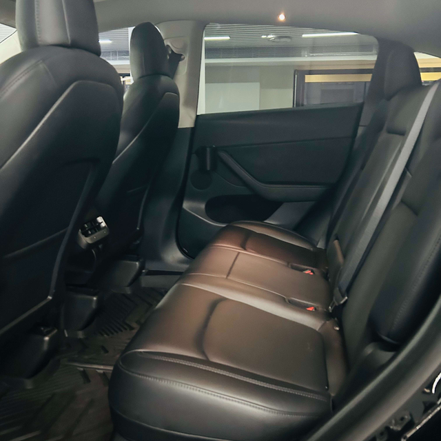 Tesla Model Y 2021 thumb 8