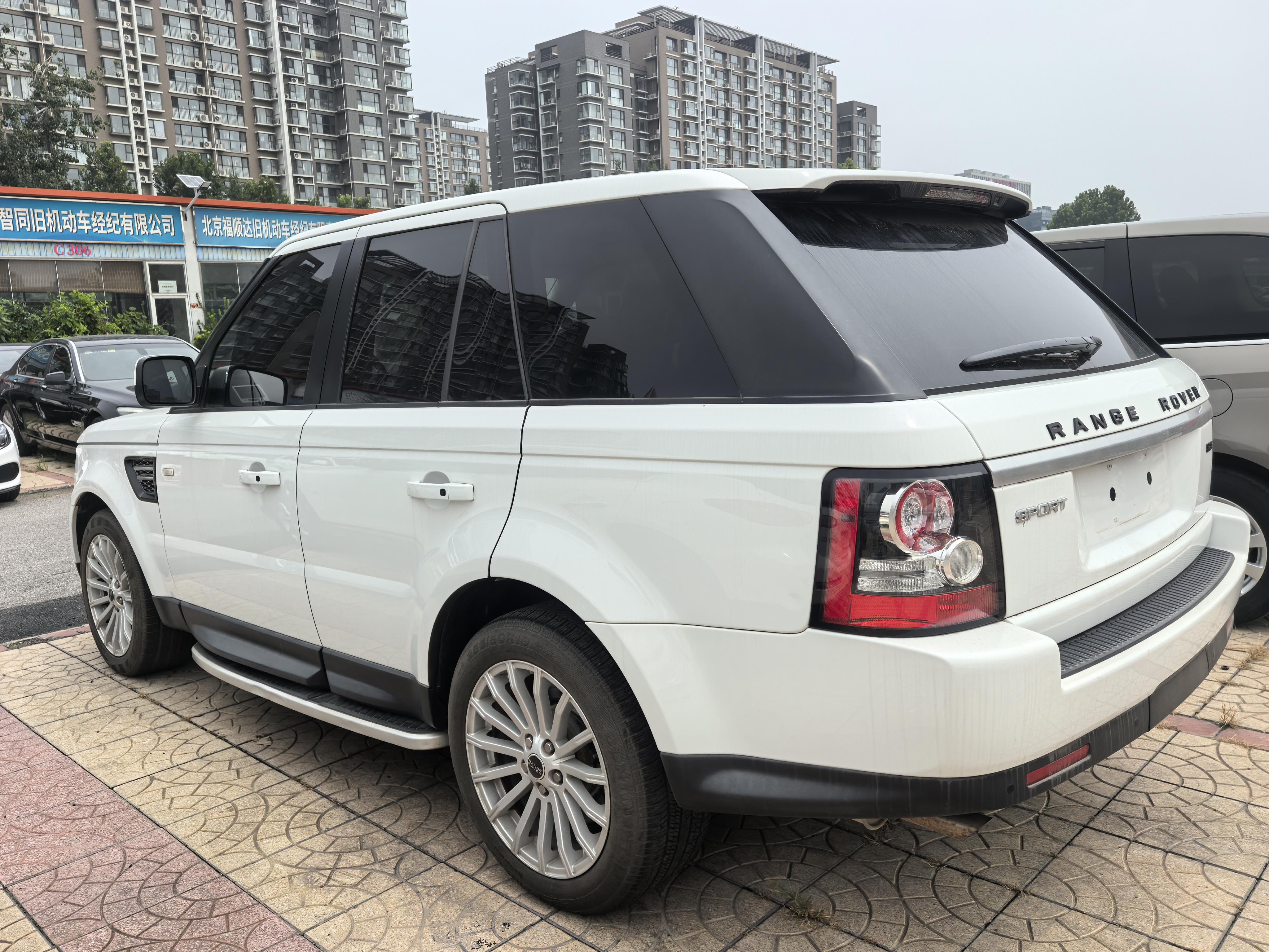 Land Rover Range Rover Sport 2012 thumb 2