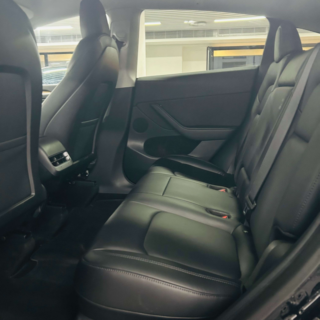 Tesla Model Y 2022 thumb 8