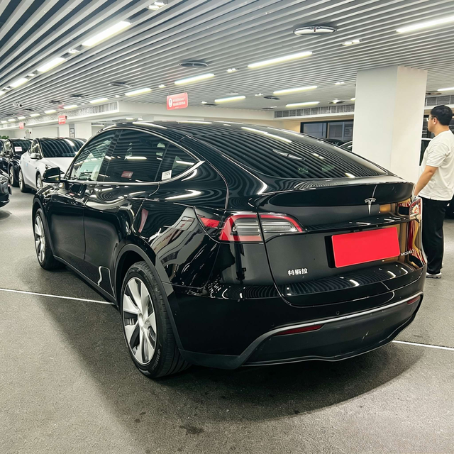 Tesla Model Y 2022 thumb 12