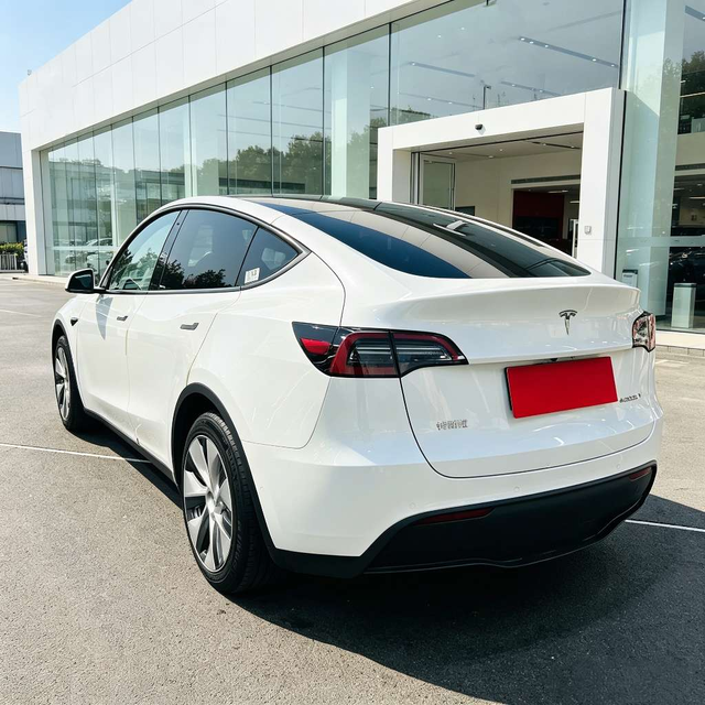 Tesla Model Y 2022 thumb 12