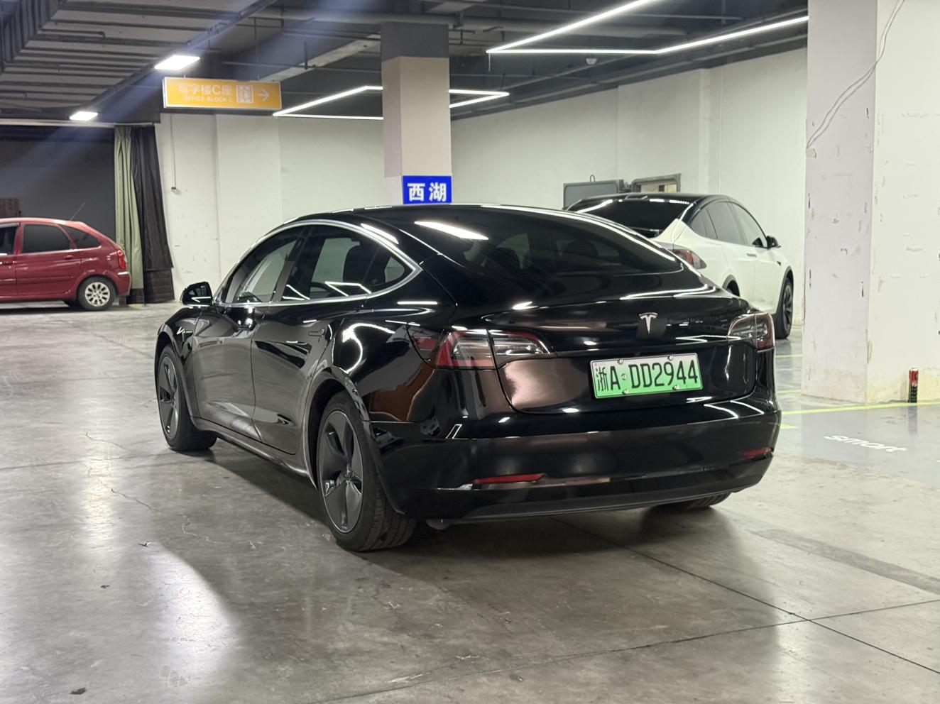 Tesla Model 3 2019 thumb 2