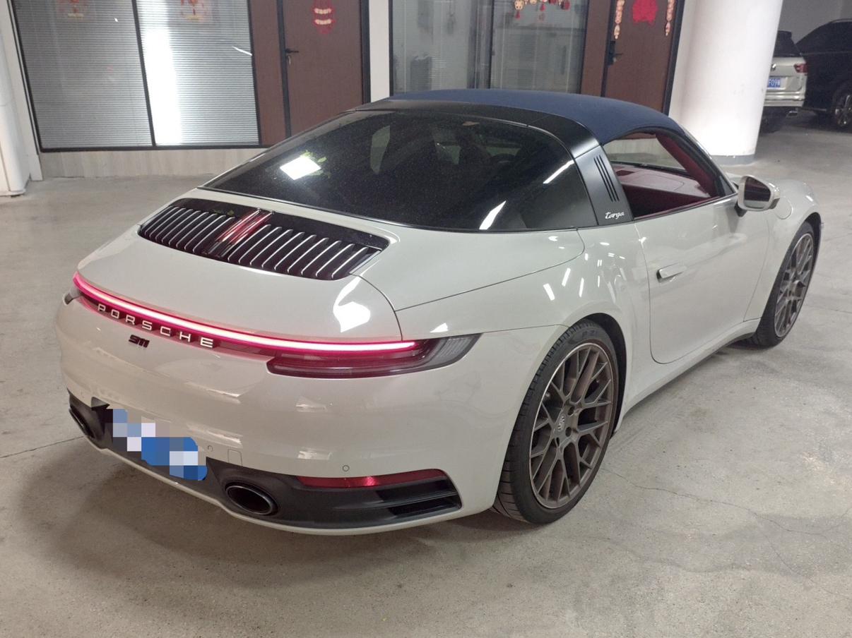 Porsche 911 2022 thumb 10