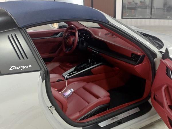 Porsche 911 2022 thumb 12