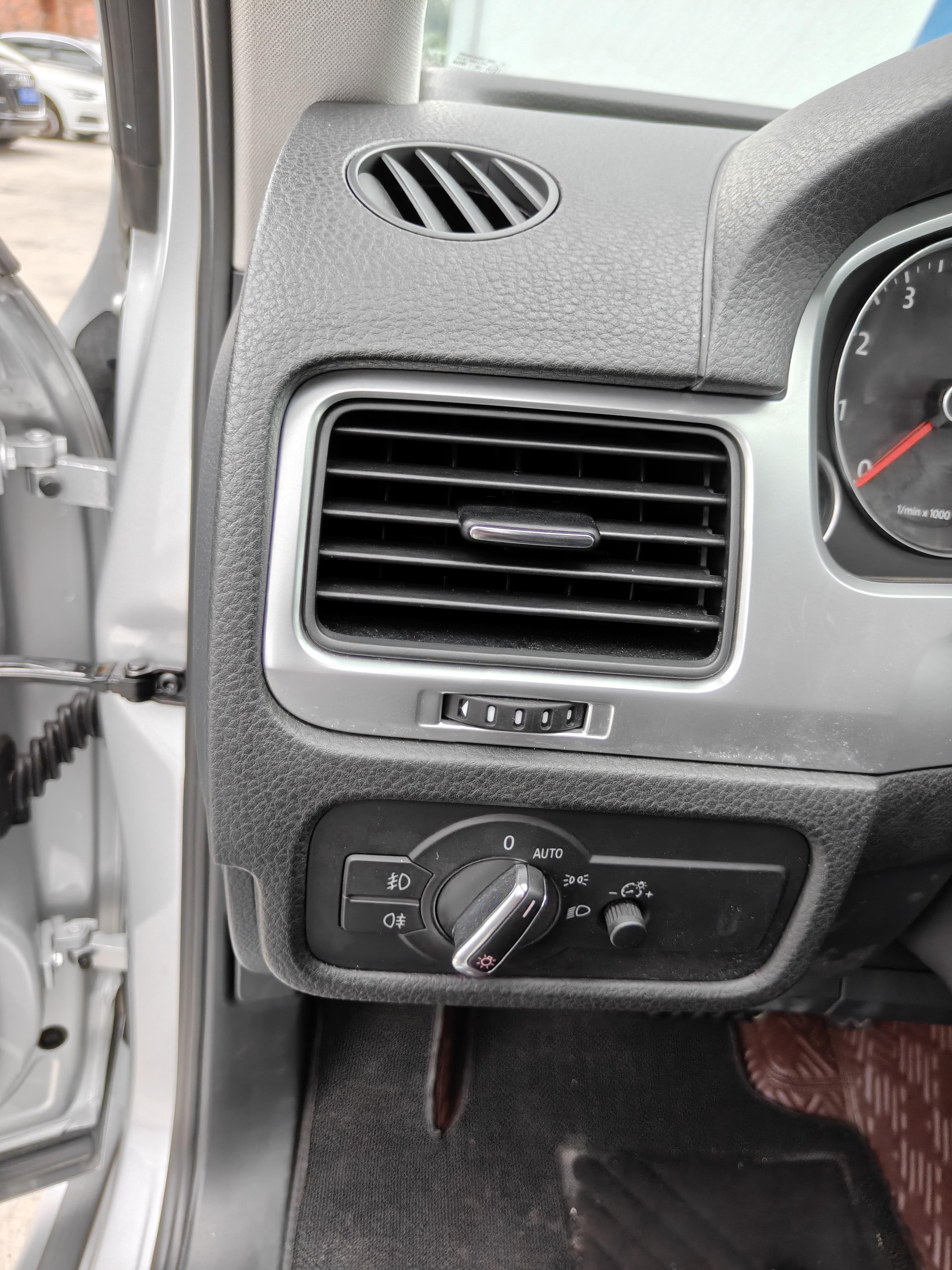 Volkswagen Touareg 2011 thumb 9