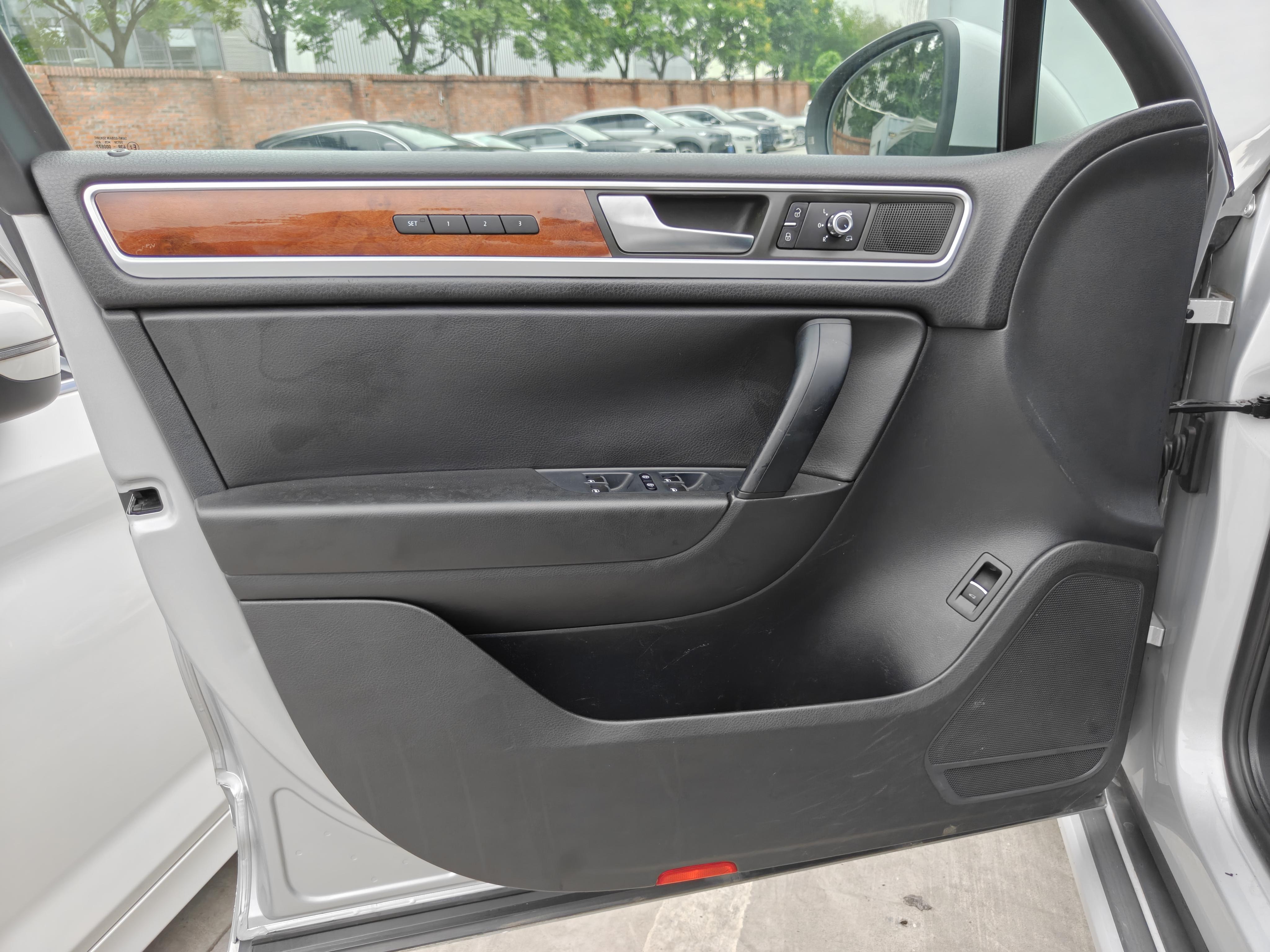 Volkswagen Touareg 2011 thumb 10