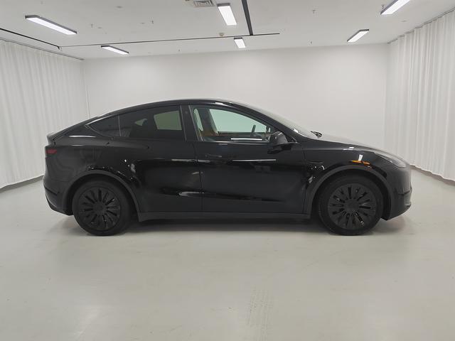 Tesla Model Y 2022 thumb 6