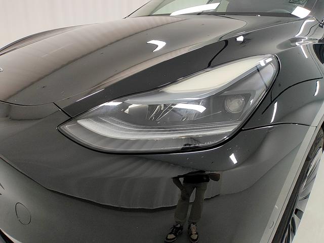 Tesla Model Y 2022 thumb 10