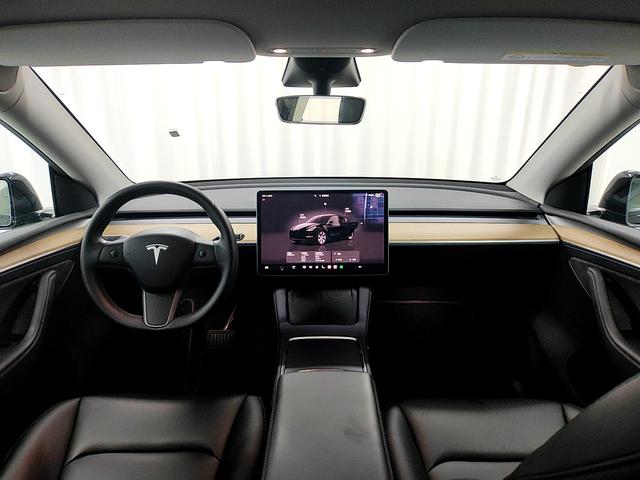 Tesla Model Y 2022 thumb 12