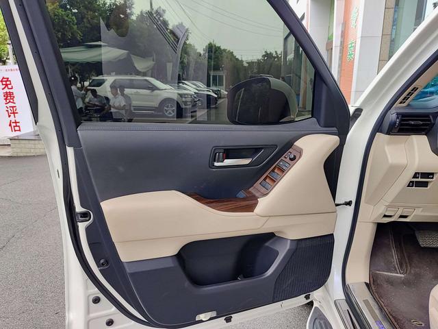 Toyota Land Cruiser 2023 thumb 8