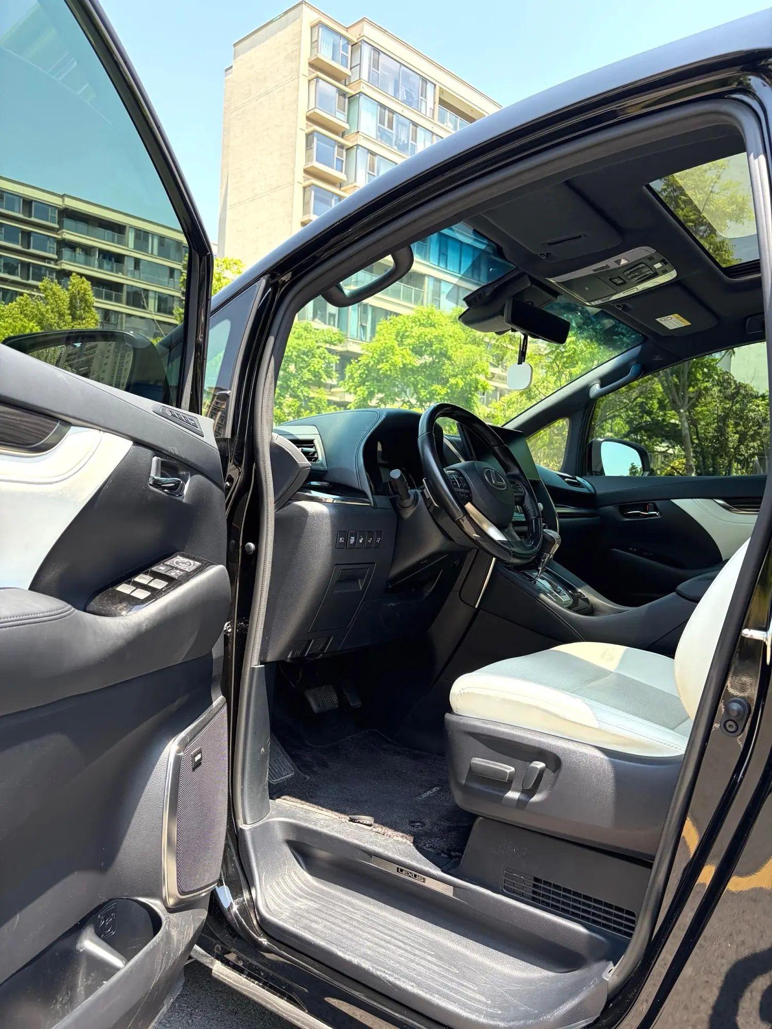 Lexus LM 2020 thumb 6