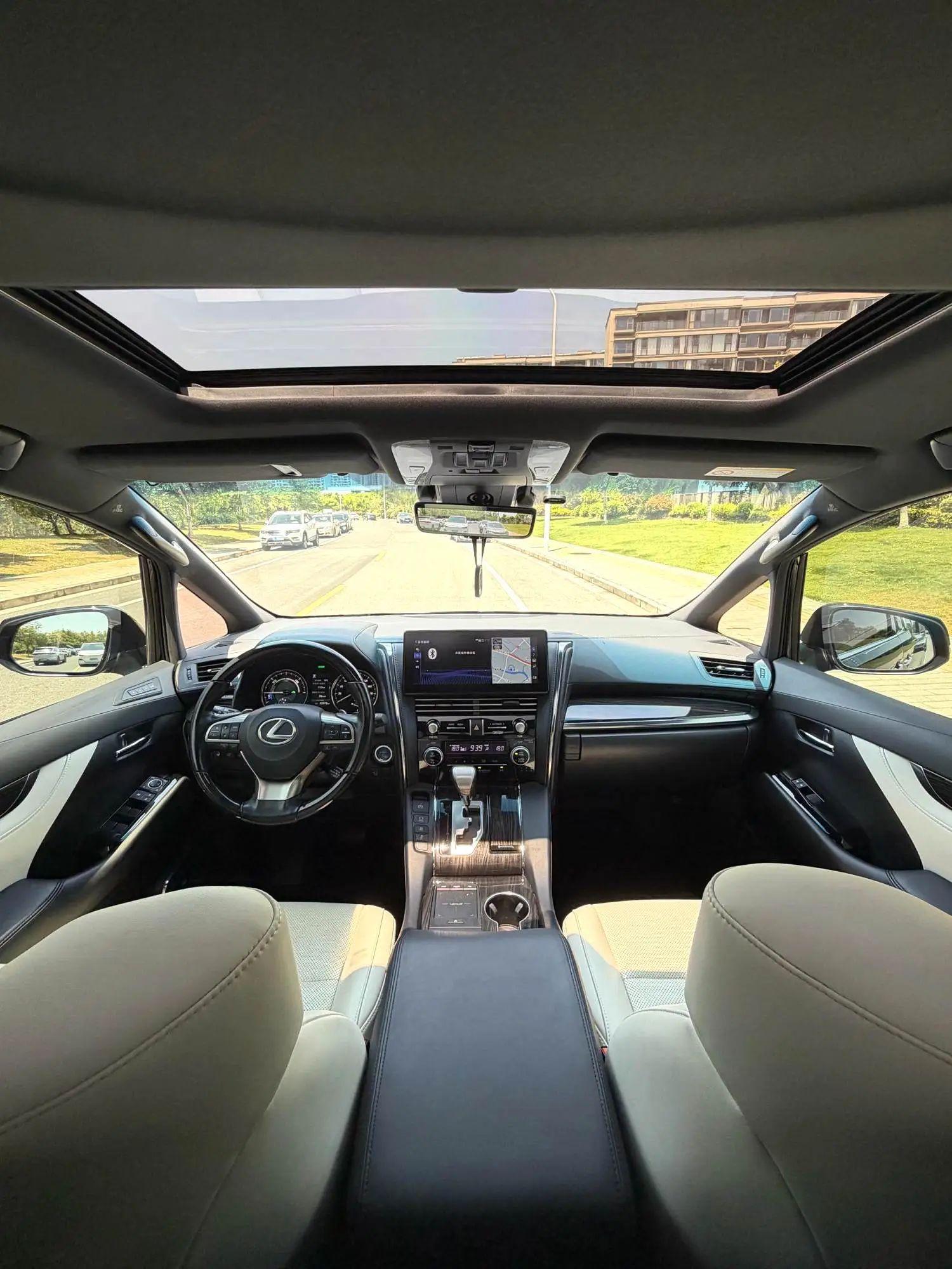 Lexus LM 2020 thumb 12