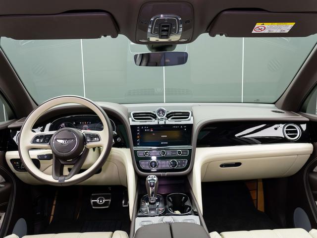 Bentley PHEV 2021 thumb 10