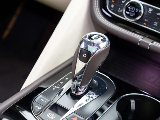 Bentley PHEV 2021 thumb 12