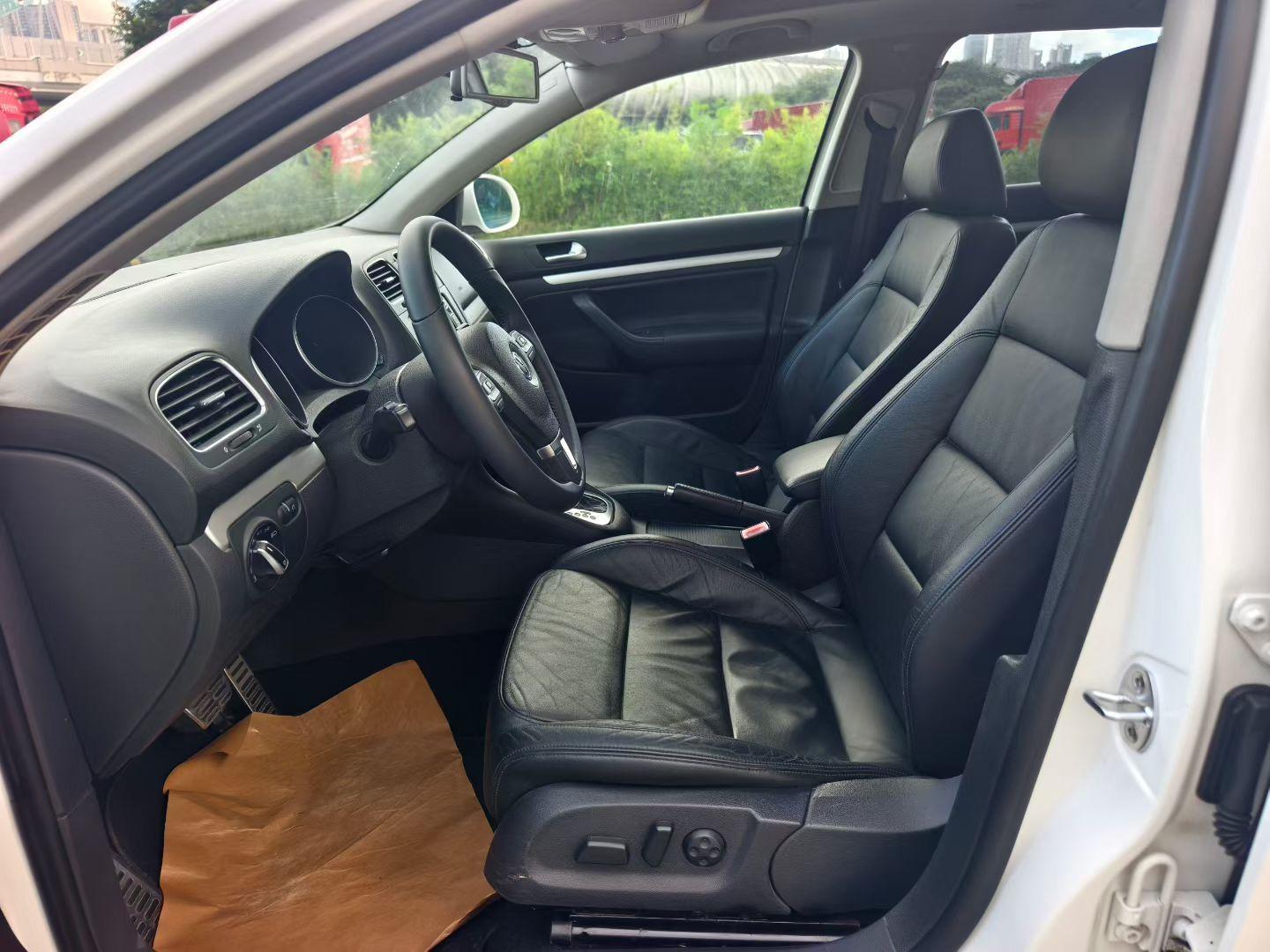 Volkswagen Golf 2011 thumb 6