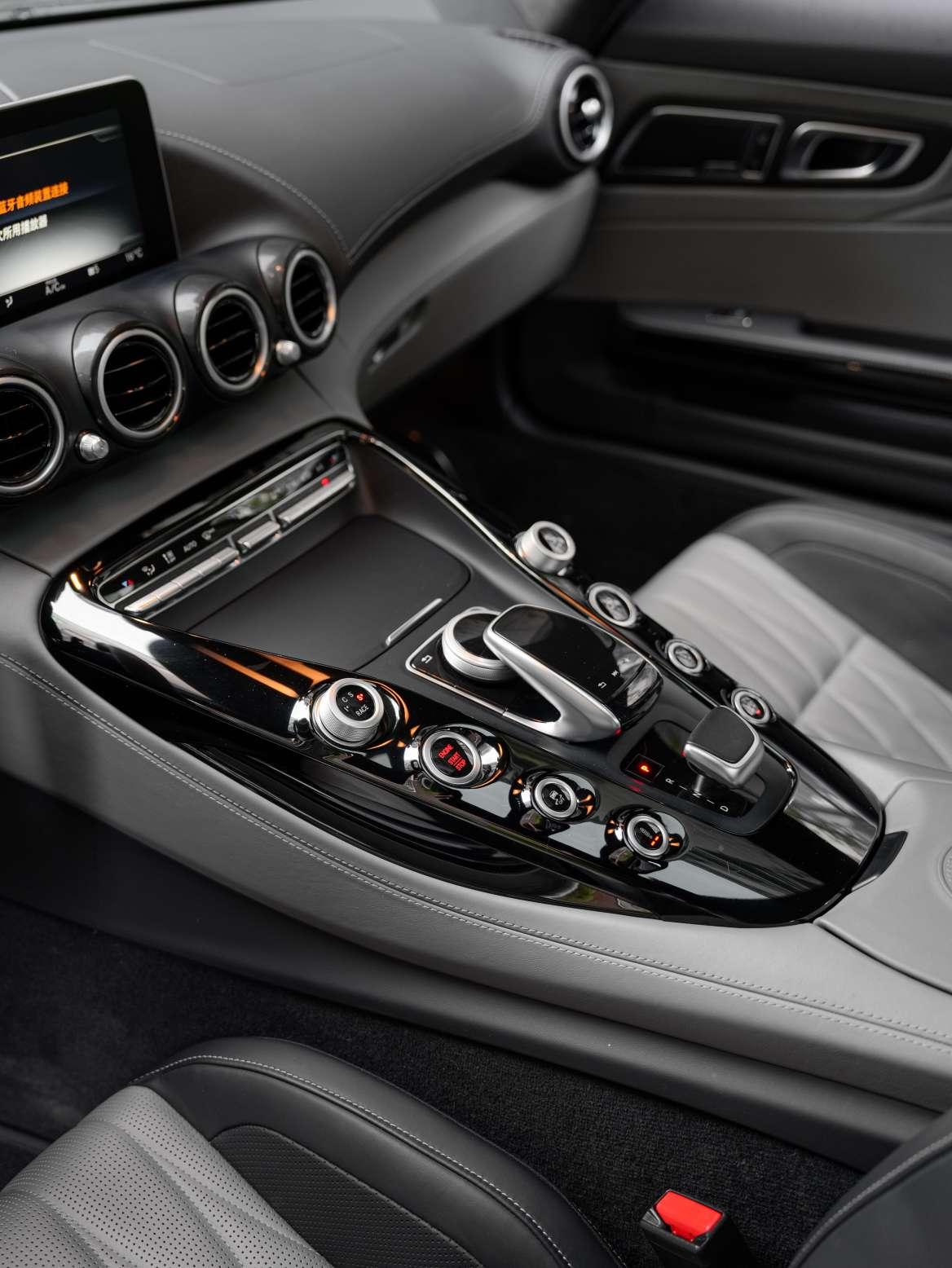 Mercedes-Benz AMG GT 2018 thumb 11
